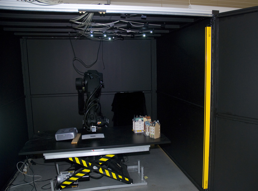 An image of our experimental set up for making image data via a robot.